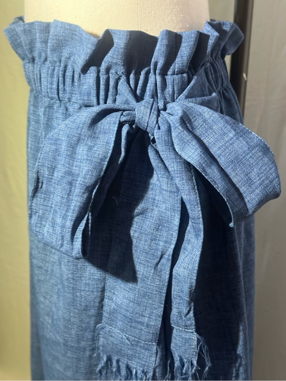 Umgee Blue Chambray Paper Bag Waist Midi Fringe Hem Skirt Boho Size Medium - Picture 3 of 8